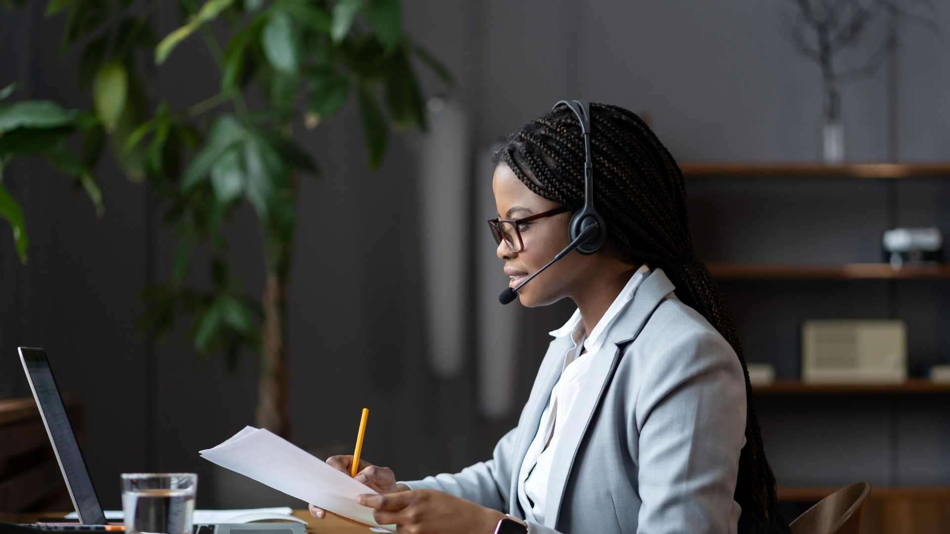 Remote Customer Service What It Is, Tips + 10 Tools